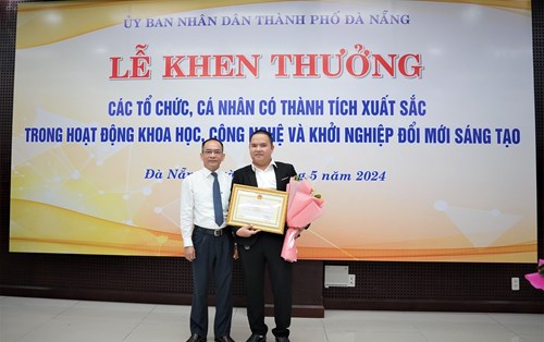 A Member of IAD awarded Cerificate of Merit from the People's committee